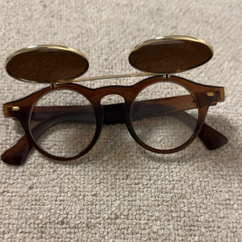 UNISEX Stylish Round Sunglasses with Gold Accents - Picture 8 of 11